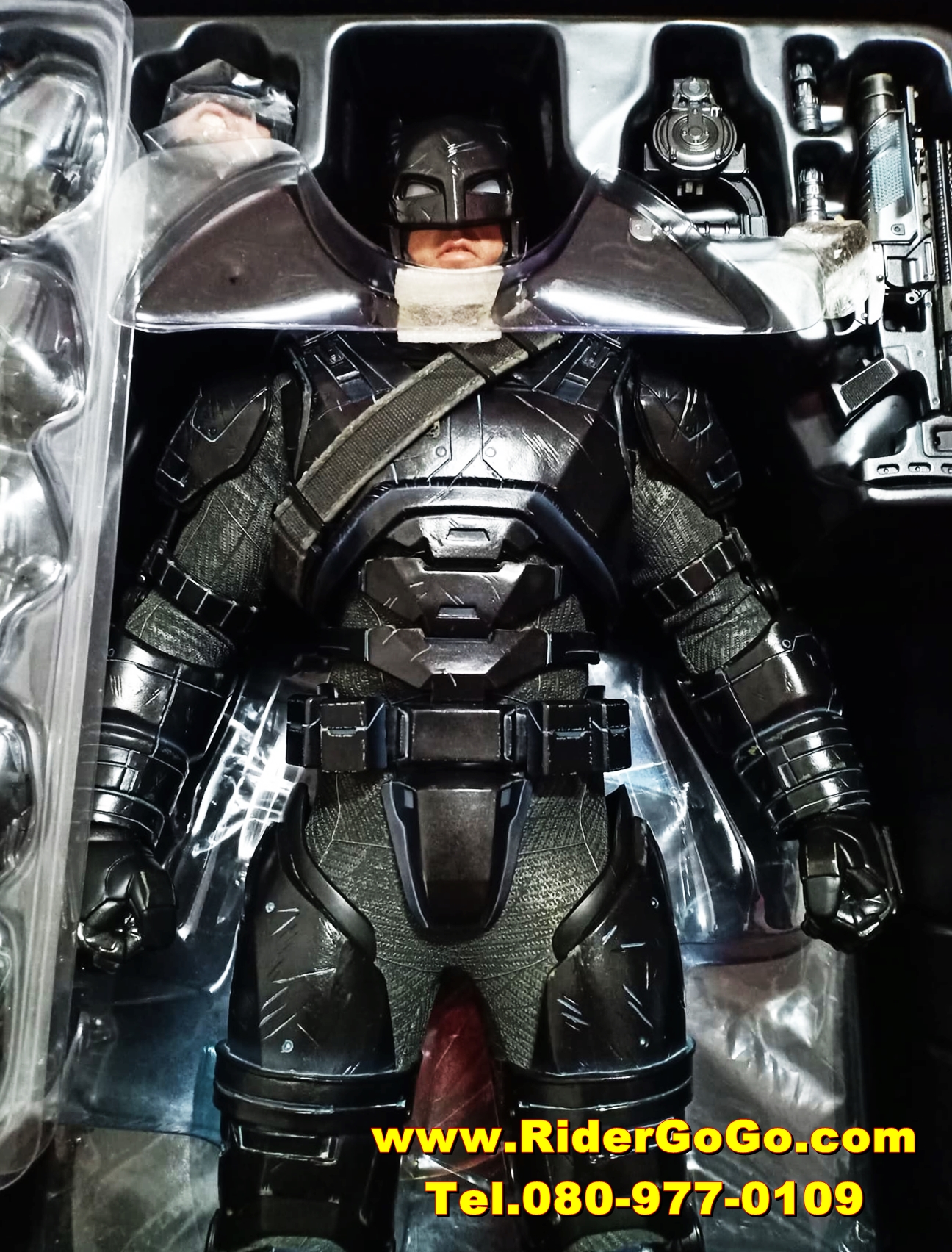 HOT TOYS BATMAN VS SUPERMAN ARMORED BATMAN (BLACK CHROME VER.) โมเดลแบทแมนสวมชุดเกราะ ภาคประทะซุปเปอร์แมน ตัวพิเศษชุดดำ สภาพสวยใหม่ของแท้ รูปที่ 5