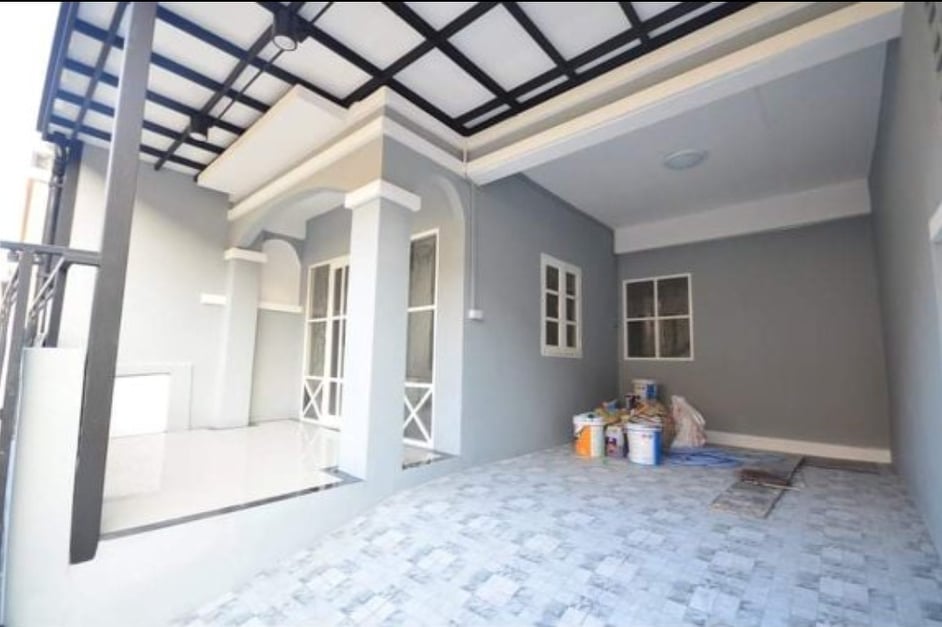 ขายทาวน์เฮ้าส์ 2 ชั้น รีโนเวทใหม่ทั้งหลัง ทำเลดี เดินทางสะดวกสบาย ติดถนนใหญ่ 6 เลน ฟรีค่าโอน รูปที่ 4