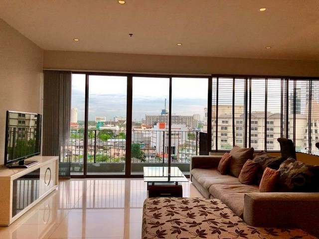 For rent Condo The Emporio Place on Sukhumvit soi 24 , 3 bed 4 bath , 161 sqm., maidroom รูปที่ 1