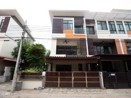 ขาย ทาวน์โฮม รหัส38948 39-14 หมู่บ้านซิกเนเจอร์กัลปพฤกษ์ 200 ตรม. 32 ตร.วา ครงการที่ออกแบบฟังก์ชั่นมาเพื่อชีวิตครอบครัวโดยเฉพาะ รูปที่ 3