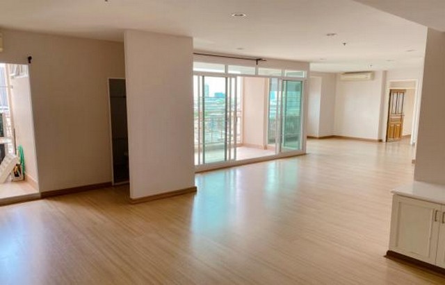 for rent, counter kitchen, 4 bedrooms218.33 sq.m., price 50000 baht  รูปที่ 1