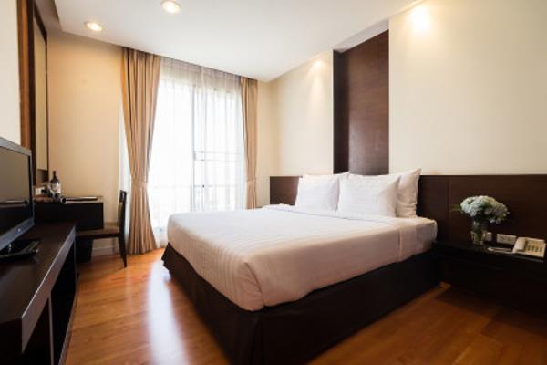 4 star hotel at Ratchada for rent, monthly rental for two bed room 79 sqm full service, rare price รูปที่ 2