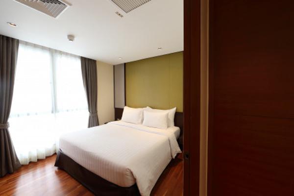 4 star hotel at Ratchada for rent, monthly rental for two bed room 96 sqm full service, rare price รูปที่ 4