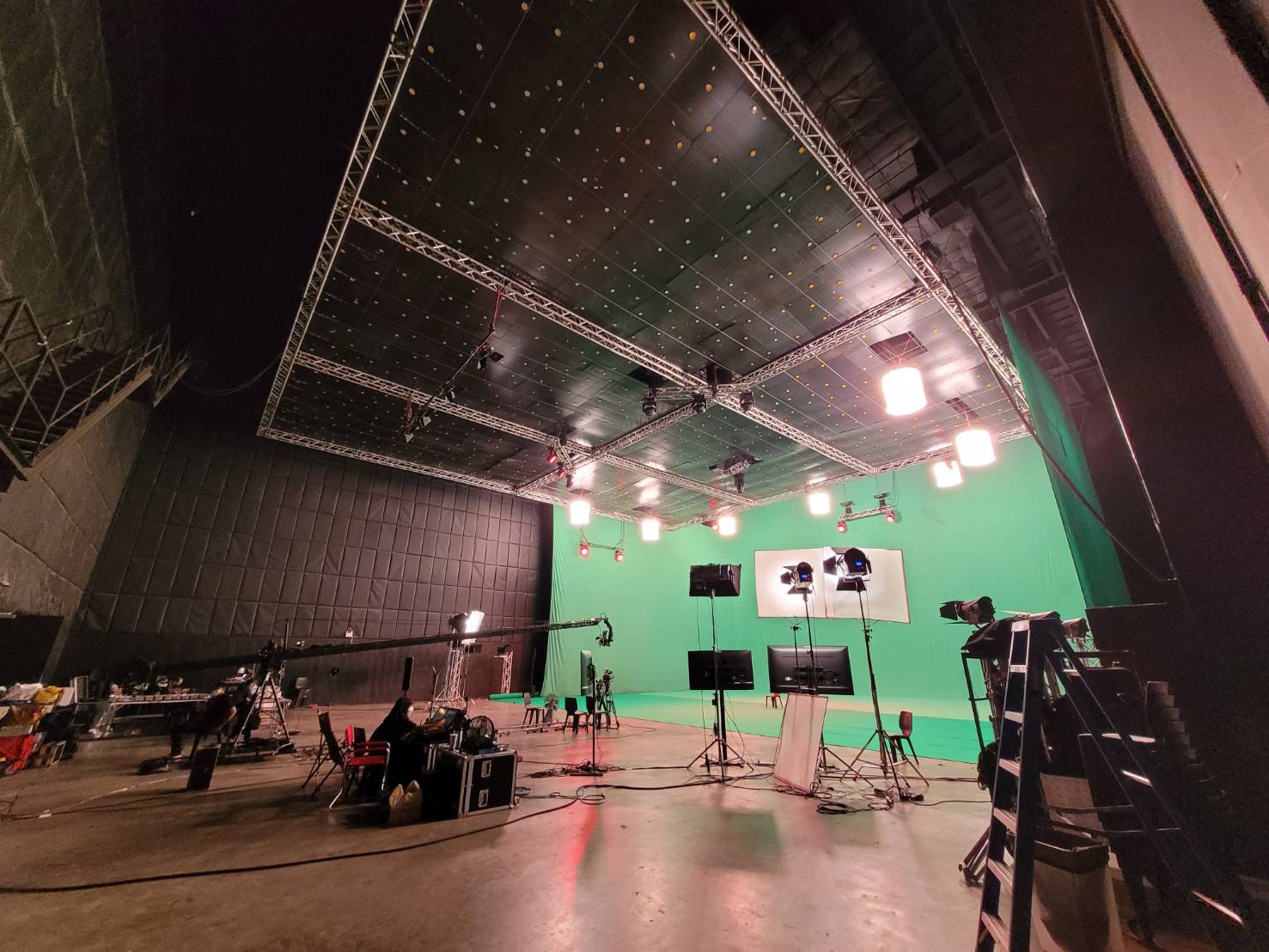 Computer graphic (CG) ด้วยเทคนิค Green Screen เบื้องหลังการถ่ายทำภายในสตูดิโอถ่ายรายการและภาพยนตร์ รูปที่ 3