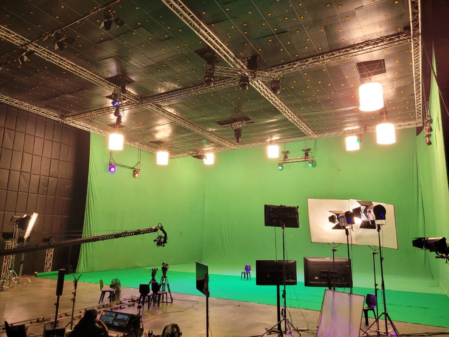 Computer graphic (CG) ด้วยเทคนิค Green Screen เบื้องหลังการถ่ายทำภายในสตูดิโอถ่ายรายการและภาพยนตร์ รูปที่ 1