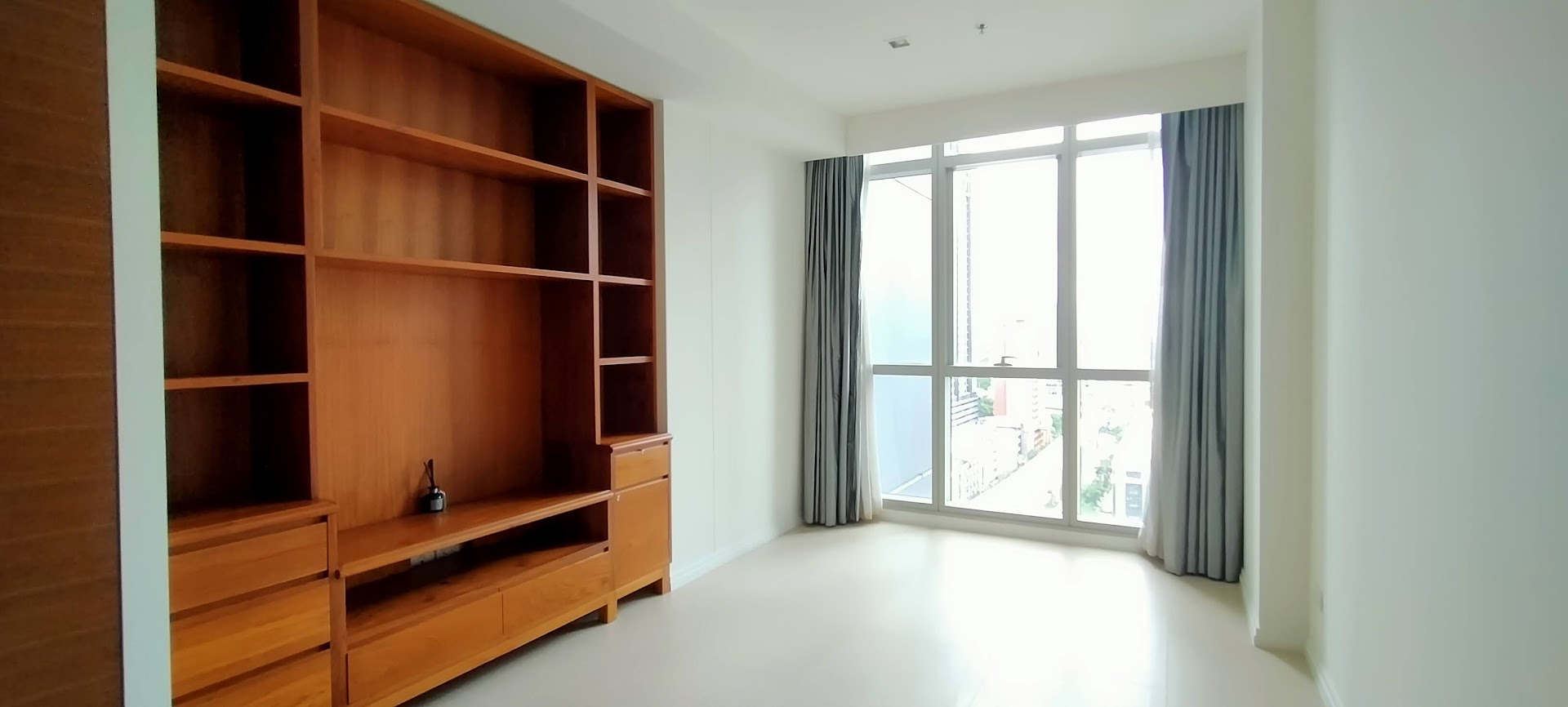 1 Bedroom City View in North Tower for sell at the River Condomium Charoennakorn Soi 13 รูปที่ 1
