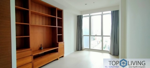 Hot Sell at The River Condomium Charoenakorn Soi 13 City View in North Towe รูปที่ 1