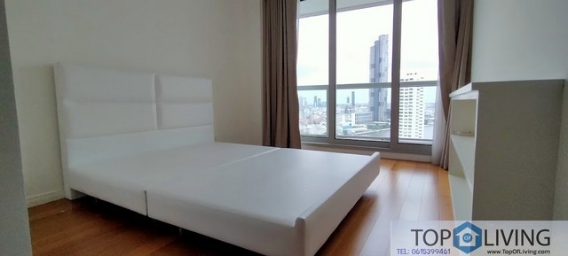 For rent condo at the River Size is 132  square meters 2 bedrooms 1 extra multiple room รูปที่ 1