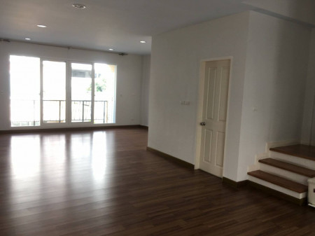 บ้านกลางกรุง พระราม 3 ทาวน์โฮม 4 ชั้น หน้ากว้าง 5.5 ม. ขนาด 26 ตร.ว. ถนน ยานนาวา ใจกลางเมือง รูปที่ 3
