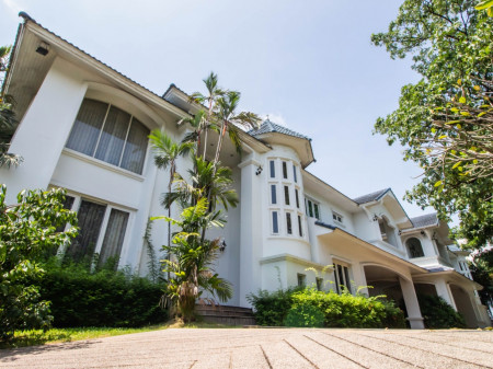 ขาย บ้านเดี่ยว สุดหรู หมู่บ้าน Lakeside villa 2 บางนา พื้นที่ 2 ไร่ มีบ้าน 4 หลัง ในพื้นที่เดียวกัน ทุกหลังมีห้องเซฟเฮาส์ใต้ดิน มีสระว่ายน้ำ รูปที่ 2