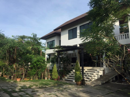 ขาย บ้านเดี่ยว ริมน้ำ 2 ด้าน ร่มรื่น ลำลูกกา ขนาด 4 ไร่ 2 งาน 32 ตรว. พื้นที่ 1644 ตรม. ออกแบบโดยสถาปนิก ยกสูงแบบปลวกไม่สามารถกินได้ รูปที่ 2