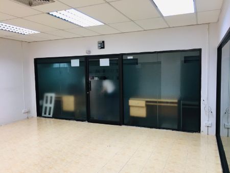 ขาย ออฟฟิศ ชั้นใต้ดิน ออมนิ คอมเพล็กซ์ 33 ตรม. 10 ตร.วา รูปที่ 2