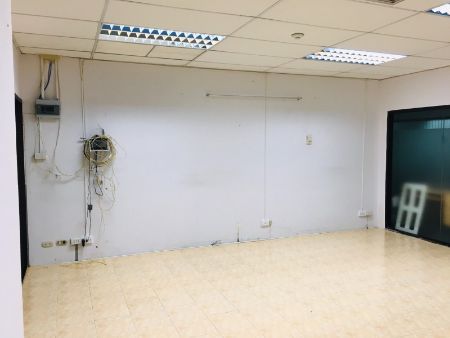 ขาย ออฟฟิศ ชั้นใต้ดิน ออมนิ คอมเพล็กซ์ 33 ตรม. 10 ตร.วา รูปที่ 4