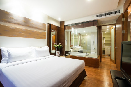 4 star hotel at Ratchada for rent, monthly rental for one bed room 80 sqm full service, rare price รูปที่ 2