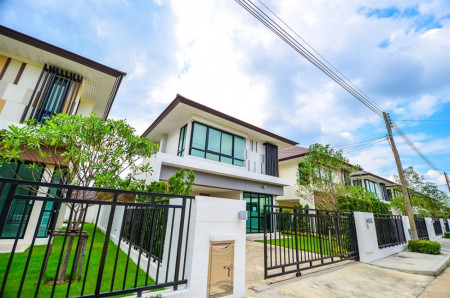 ขาย บ้านเดี่ยว หน้าบ้านติดสวน ตกแต่งพร้อมอยู่ เฟอร์ฯบิวท์อิน สัมมากรรังสิต 180 ตรม. 85 ตร.วา ติดถนนเมน  หน้าบ้านไม่ชนใคร รูปที่ 2