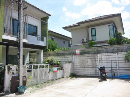 ขาย ทาวน์โฮม ตามสภาพ  เดอะ ทรัสต์ทาวน์ วงแหวน-ลำลูกกา 129 ตรม. 24.6 ตร.วา ใกล้แหล่งความเจริญ รูปที่ 2