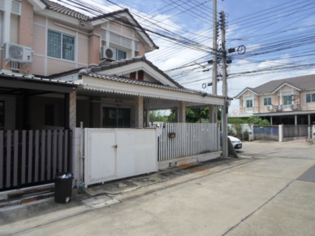 ขาย ทาวน์โฮม พฤกษาวิลล์ 41 ติวานนท์-รังสิต 120 ตรม. 31.6 ตร.วา อยู่ในทำเลที่อยู่อาศัยรองรับแรงงาน และกลุ่มนักศึกษา รูปที่ 2