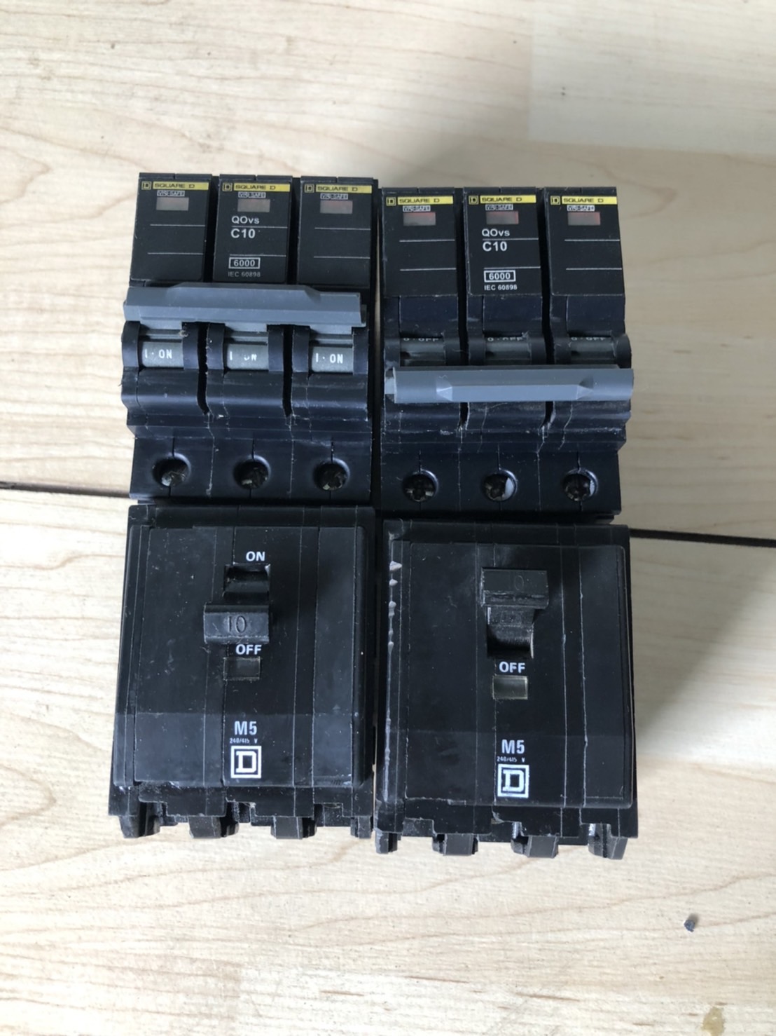 ขายเบรกเกอร์ ลูกย่อย ลูกเซอร์กิส 3 โพล circuit breaker 3P สแควร์ดี square D ขนาด 10 แอมป์ 10A มือสอง สภาพดี รูปที่ 4