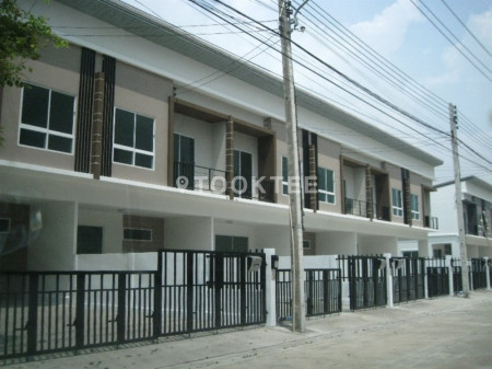 ขาย ทาวน์โฮม เดอะ ทรัสต์ ทาวน์ รังสิต-คลอง1 134 ตรม. 21 ตร.วา หน้าบ้านไม่ชนใคร รูปที่ 5