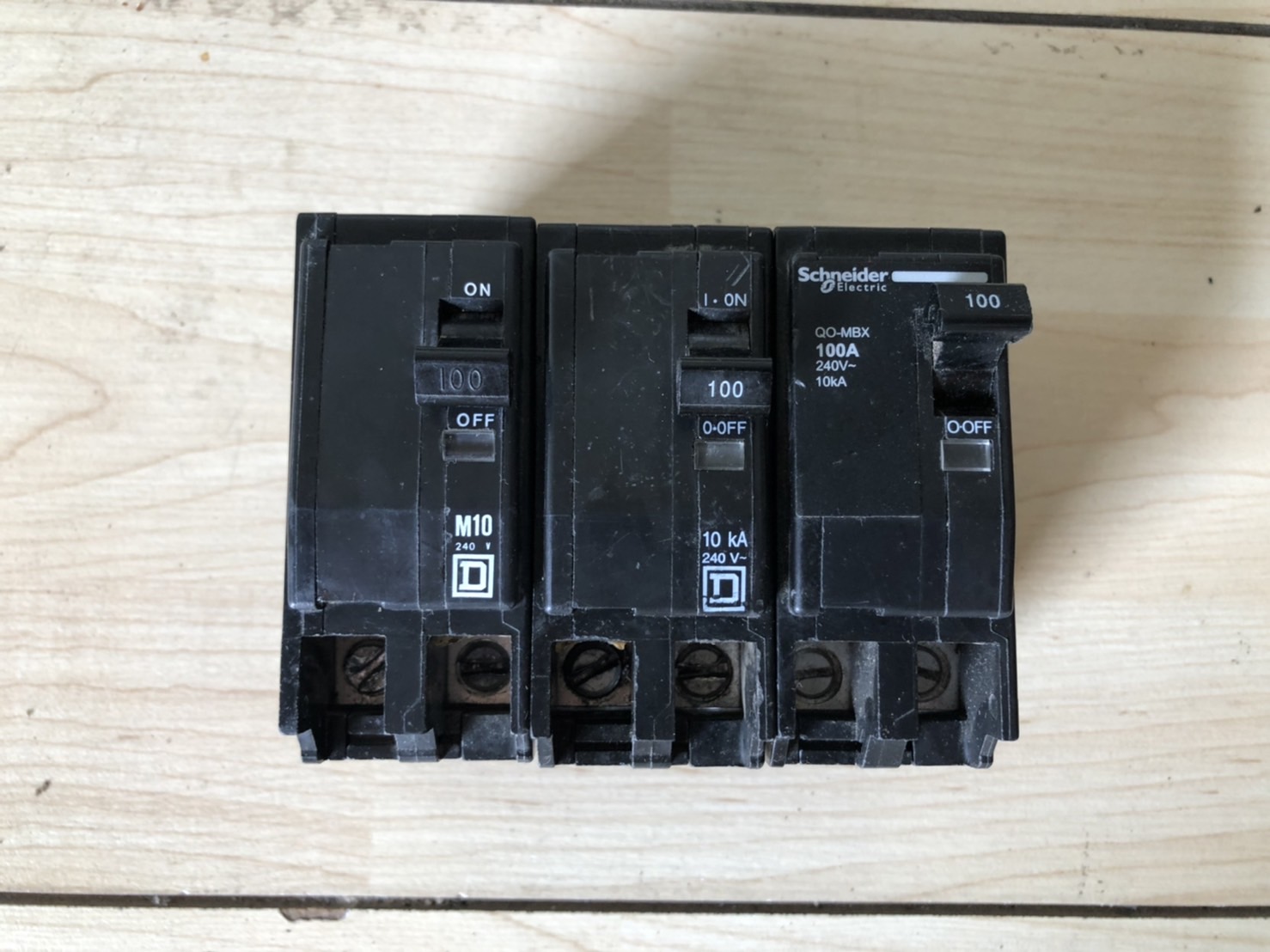 ขาย เมนเบรกเกอร์ เฟสเดียว 2P 100 แอมป์ main breaker single phase 2P 100A มือสอง รูปที่ 1