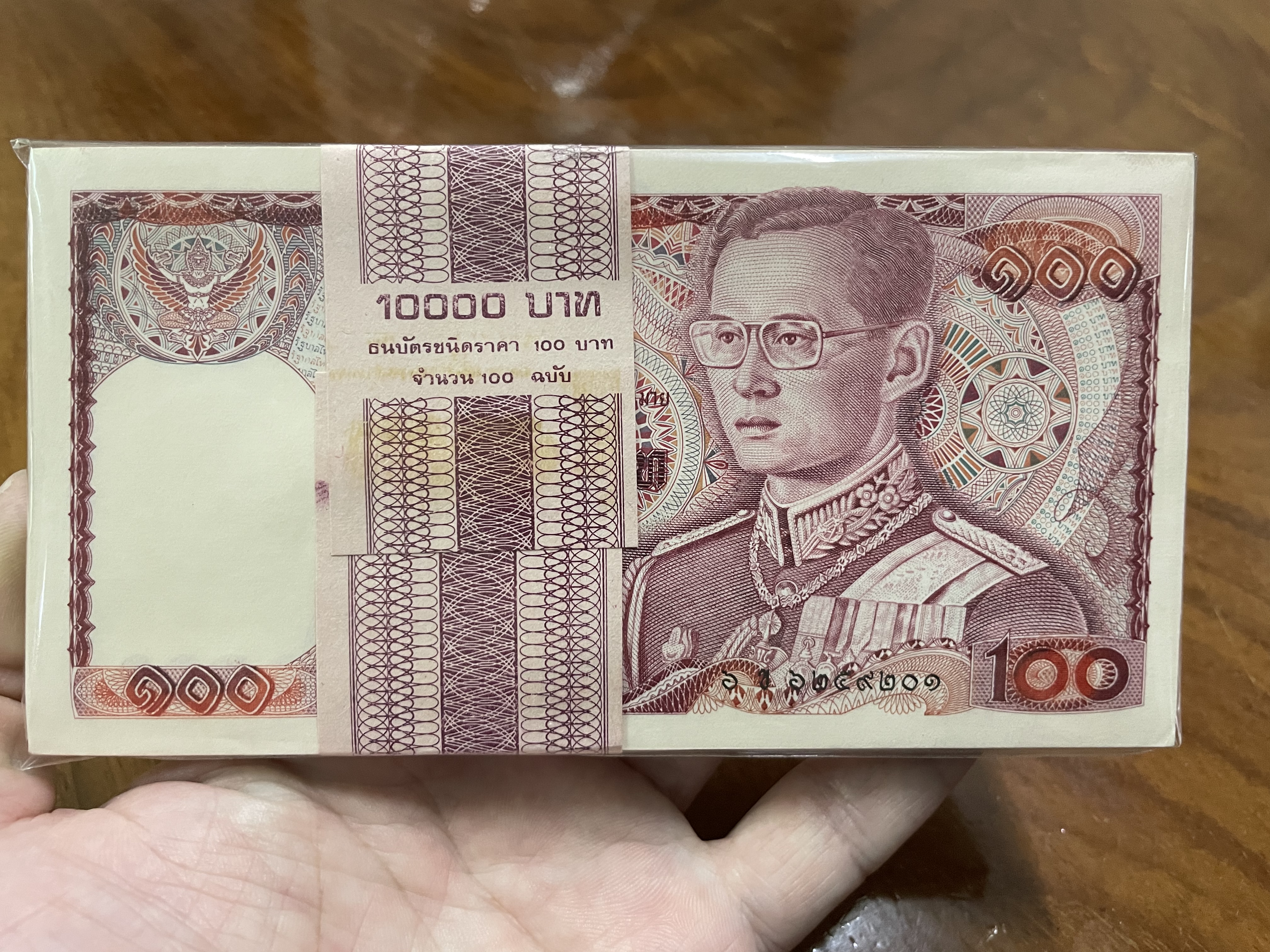 ธนบัตร 100 บาท แหนบเลขเรียง 100 ใบ unc สวยกริบ รูปที่ 4