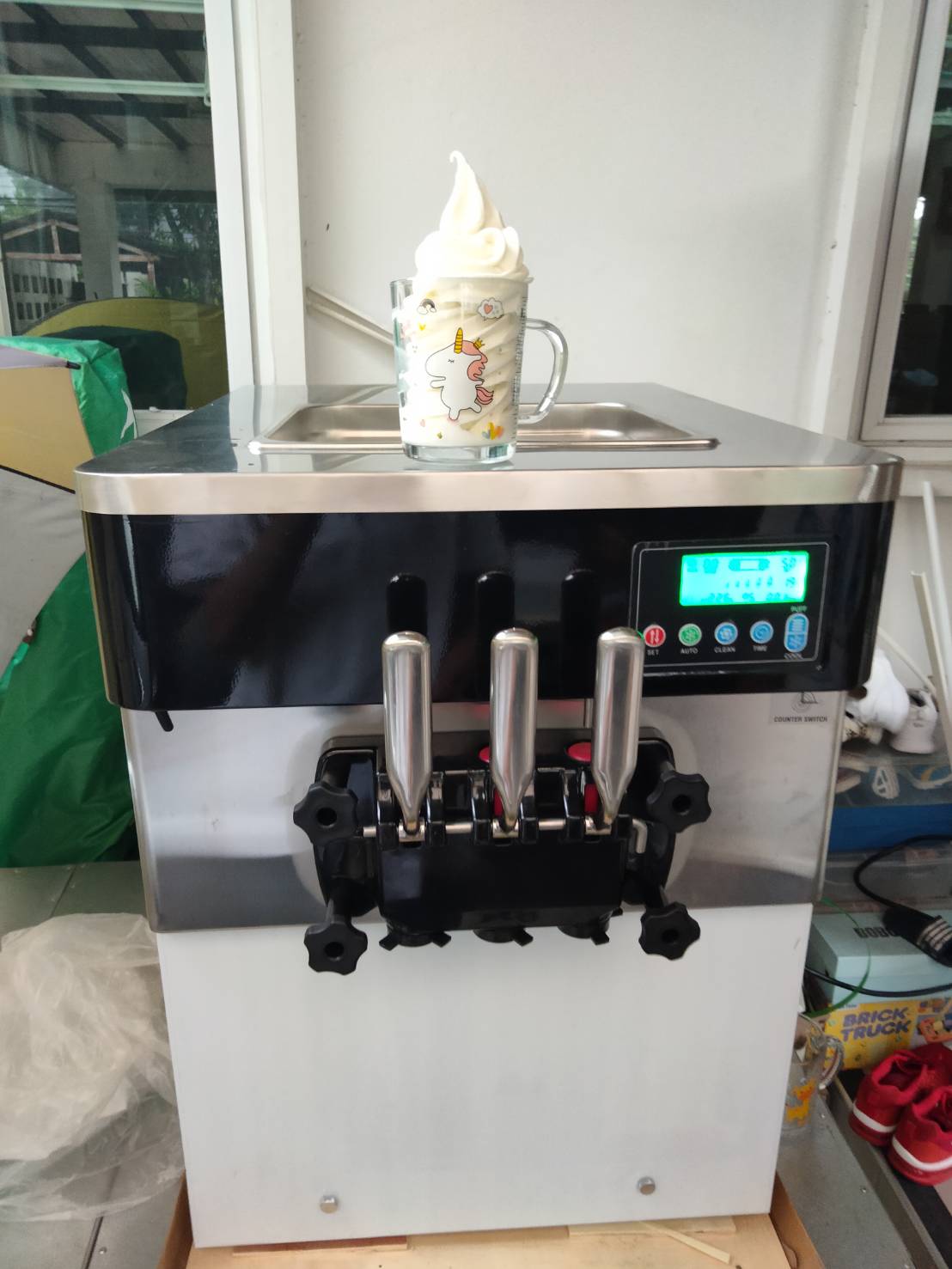 เครื่องทำไอศกรีมซอฟท์เสิร์ฟรุ่น BQL-825 ราคาประหยัด กำลังผลิต 250-300 โคน/ชม. รูปที่ 1