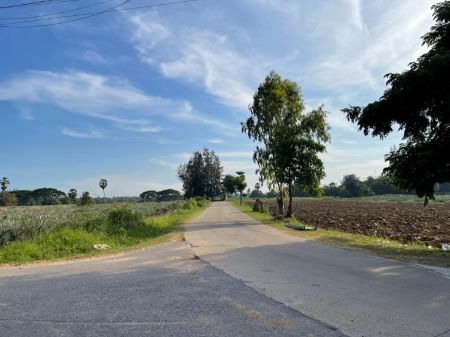 ขาย ที่ดิน สำหรับปลูกบ้านพักอาศัย ไม่ต้องถม น้ำไฟพร้อมที่ดินใกล้แม่น้ำปราณบุรี 200 ตร.วา วิวเขาสวย ใกล้แม่น้ำปราณบุรี เพียง 100 เมตร รูปที่ 3