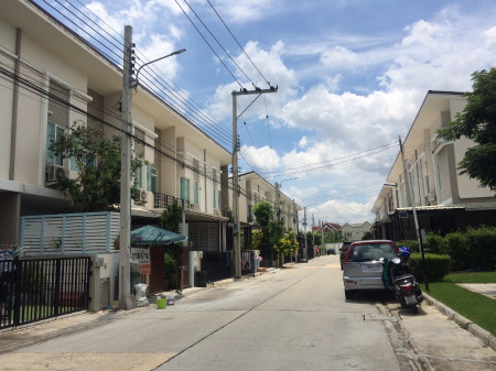 ขาย ทาวน์โฮม คาซ่าซิตี้ บางนา 132 ตรม. 21 ตร.วา หน้าบ้านไม่ชนใคร รูปที่ 6