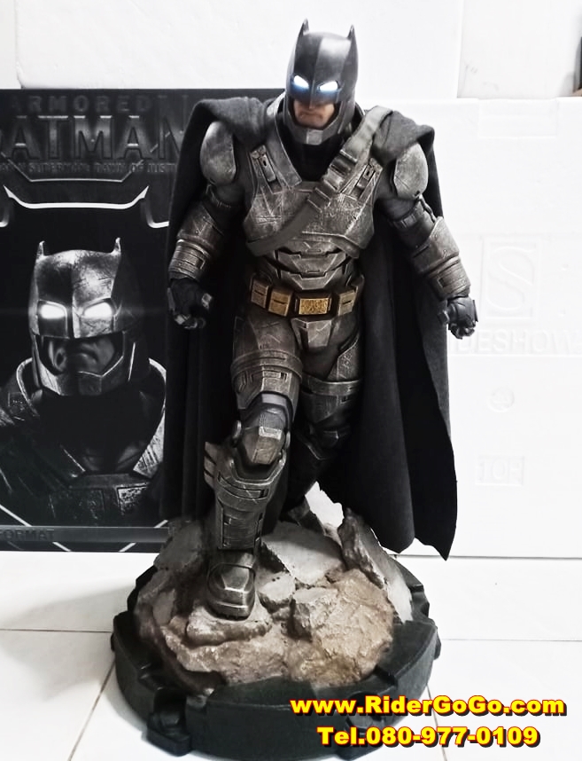 ARMORED BATMAN : BATMAN V SUPERMAN BATMAN PREMIUM FORMAT™ SIDESHOW 1/4 โมเดลแบทแมน ใส่ชุดเกราะภาคปะทะซุปเปอร์แมน โมเดลงานปั้นขนาดใหญ่สภาพสวยใหม่ของแท้ รูปที่ 3