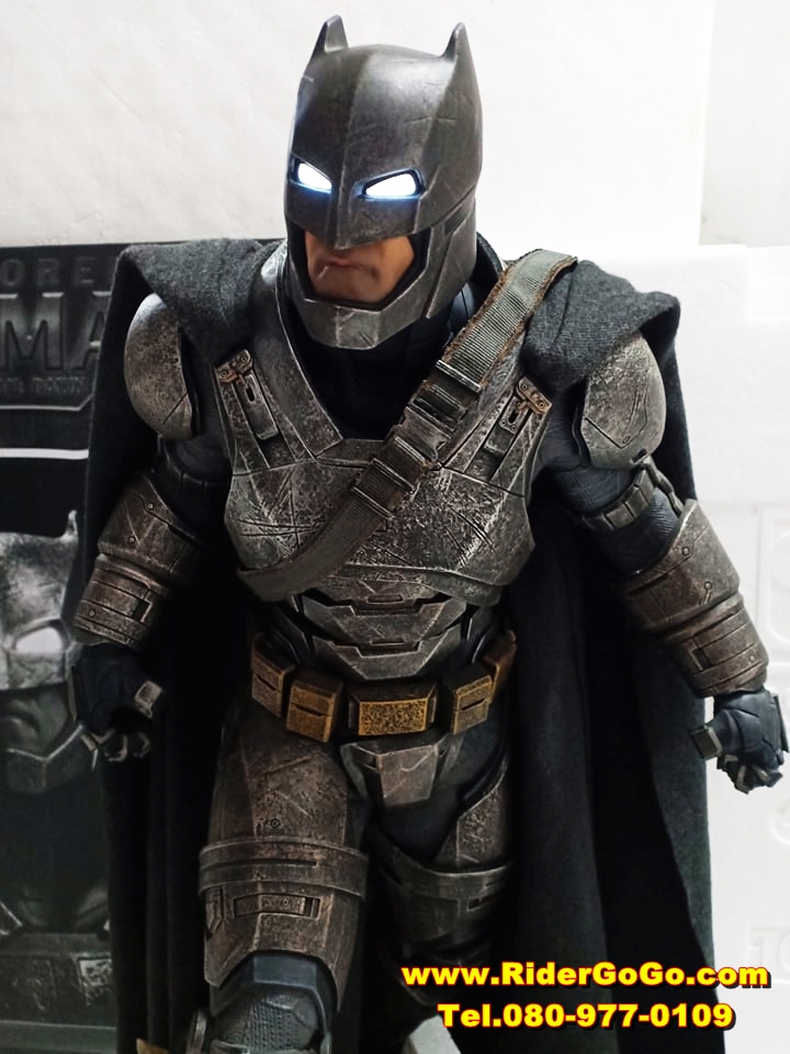 ARMORED BATMAN : BATMAN V SUPERMAN BATMAN PREMIUM FORMAT™ SIDESHOW 1/4 โมเดลแบทแมน ใส่ชุดเกราะภาคปะทะซุปเปอร์แมน โมเดลงานปั้นขนาดใหญ่สภาพสวยใหม่ของแท้ รูปที่ 7