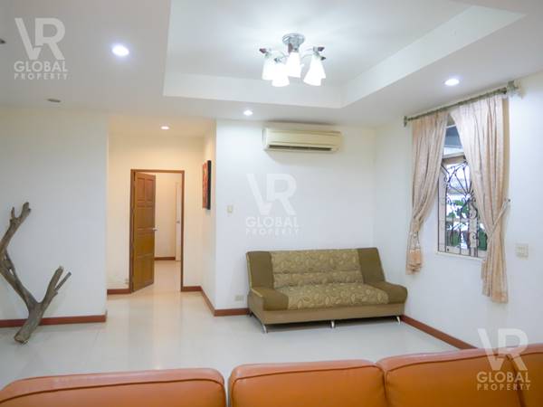 รหัสทรัพย์ 177 ขายบ้านพร้อมที่ดิน ย่านอินทามระ พื้นที่รวม 110 ตร.ว. แบ่งเป็น 5 ห้องนอน 5 ห้องน้ำ กว้างขวางอยู่สบาย รูปที่ 3