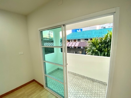 ขาย อาคารพาณิชย์ รีโนเวทใหม่ทั้งหลัง ใจกลางเมืองตรัง 180 ตรม. 24.3 ตร.วา รูปที่ 10