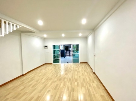 ขาย อาคารพาณิชย์ รีโนเวทใหม่ทั้งหลัง ใจกลางเมืองตรัง 180 ตรม. 24.3 ตร.วา รูปที่ 4
