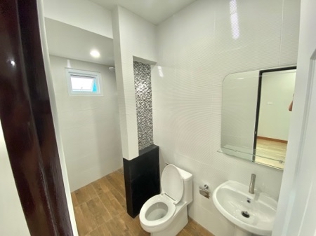 ขาย อาคารพาณิชย์ รีโนเวทใหม่ทั้งหลัง ใจกลางเมืองตรัง 180 ตรม. 24.3 ตร.วา รูปที่ 11