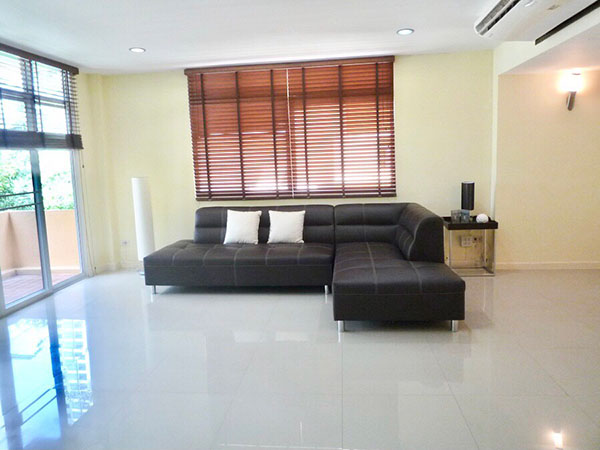 ทาวน์เฮาส์ 4 ห้องนอน เพื่ออยู่อาศัย Town House 4Bedroom For Residence รูปที่ 1