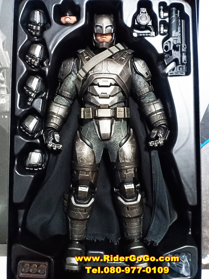 HOT TOYS BATMAN VS SUPERMAN : DAWN OF JUSTICE ARMORED BATMAN โมเดลแบทแมนสวมชุดเกราะ ภาคประทะซุปเปอร์แมน สภาพสวยใหม่ของแท้ รูปที่ 1