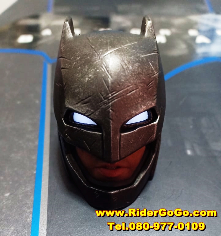 HOT TOYS BATMAN VS SUPERMAN : DAWN OF JUSTICE ARMORED BATMAN โมเดลแบทแมนสวมชุดเกราะ ภาคประทะซุปเปอร์แมน สภาพสวยใหม่ของแท้ รูปที่ 3