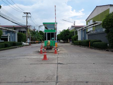 ขาย ทาวน์โฮม ทำเลดี หลังมุมเดอะทรัสต์ ทาวน์ วงแหวน ลำลูกกา 135 ตรม. 29 ตร.วา พร้อมต่อเติมห้องอเนกประสงค์ ใกล้ทางด่วน จตุโชติ รูปที่ 2