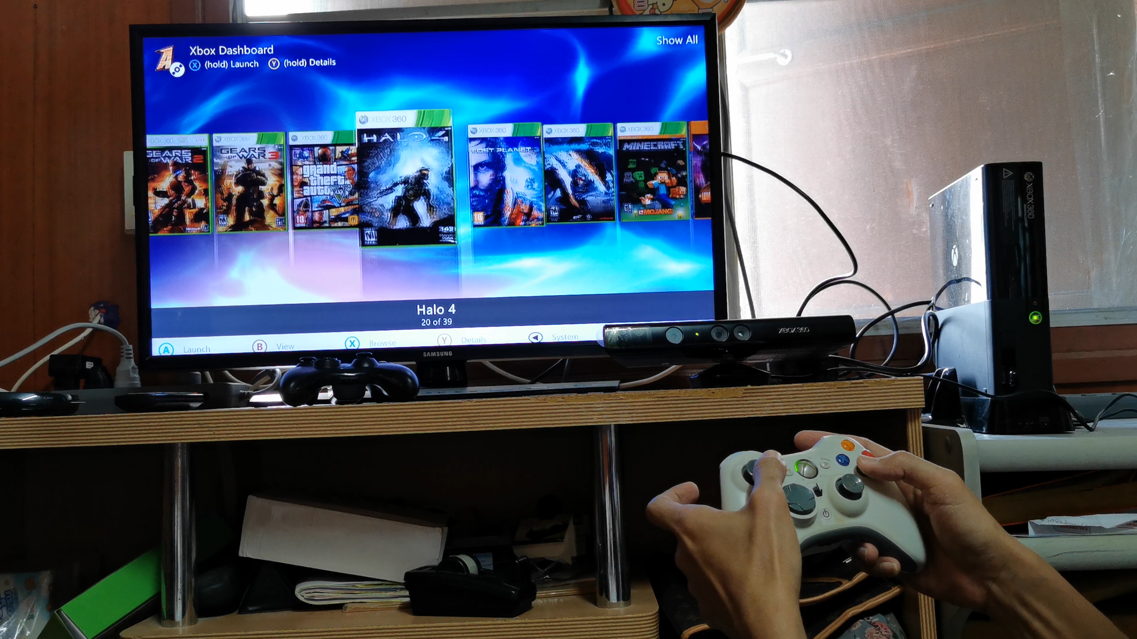 xbox 360 slim+joy 2อัน+kinect+flash drive 8 g.สภาพดีมาก รูปที่ 4