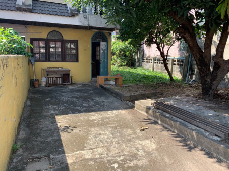 ขาย ทาวน์โฮม ใกล้MRTคลองไผ่ 400 ม หมู่บ้านบัวทอง 43 ตร.วา หลังริม ที่ดินเยอะมาก รูปที่ 2