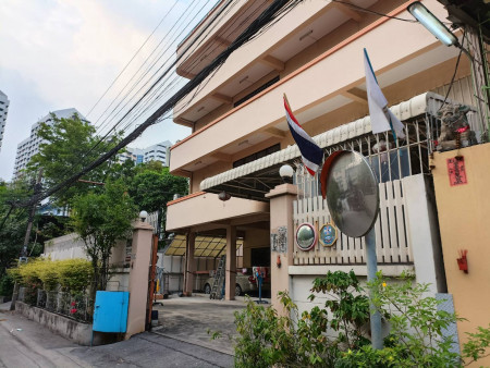 ขายด่วน : ตึก4ชั้น พร้อมที่ดิน 1งาน 33 ตร.ว. ช่องนนทรี 14 สาธุประดิษฐ์ ยานนาวา รูปที่ 2