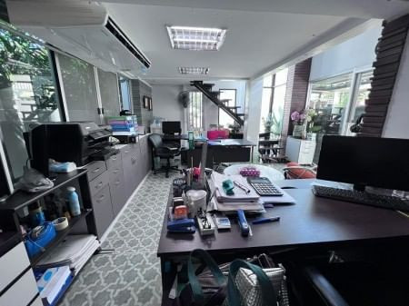 ขายด่วน : ทาวน์โฮม พร้อมออฟฟิศ หมู่บ้านฉัตรเกล้าวิลล่า นวมินทร์ 153 รูปที่ 2