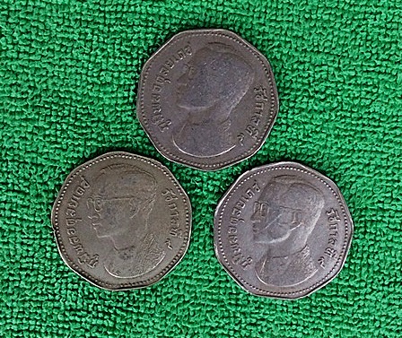 เหรียญ5บาทหลังครุฑ9เหลี่ยมปี2515(ราคาต่อหนึ่งเหรียญ) รูปที่ 2