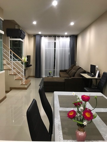 Townhome ทาวน์โฮม 2 ชั้น โกลเด้นทาวน์ 2 ลาดพร้าว-เกษตรนวมินทร์ พื้นที่ 19 SQ.WA 0 ngan 0 RAI 4BR ใกล้กับ Chocolate Ville ราคางาม รูปที่ 1