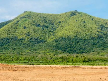 ขาย ที่ดิน ขายทั้งเงินสดและผ่อน ฟรีดอกเบี้ย 2 ปีท่ายาง 100 ตร.วา โฉนดครุฑแดง วิวเขาล้อมสวย รูปที่ 3