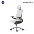 Modernform เก้าอี้ Steelcase ergonomic รุ่น Gesture พนักพิงสูง แบบWrap โครงเงิน หุ้มผ้าสีเทาอ่อน เก้าอี้เพื่อสุขภาพ