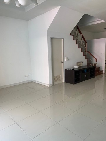 For rent ทาวโฮม ศรีนครินทร์ เฟอร์ครบ ราคาพิเศษ 15000 เท่านั้น รูปที่ 1