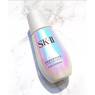 SKII Genoptics Aura Essence ไวท์เทนนิ่ง สูตรใหม่ใหม่ล่าสุดจากเอสเคทู ช่วยลดเลือนเมฆหมอกภายใต้ชั้นผิว ให้คุณเผยผิวออร่ากระจ่างใส ไร้จุดด่างดำ รูปที่ 3