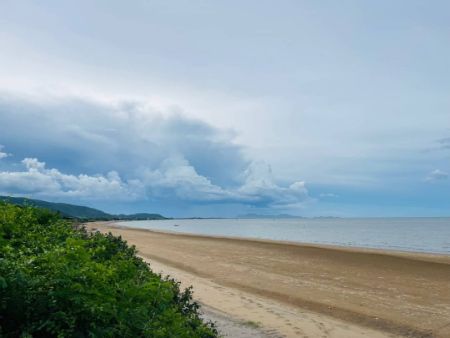 ขาย ที่ดิน หาดทรายสวยสะอาด ไม่มีโคลน เดินลงทะเลได้เลยติดทะเลอ่าวน้อย 5 ไร่ 45 ตร.วา เหมาะสำหรับบ้านพักตากอากาศชิวๆ หรือทำธุรกิจ รูปที่ 6
