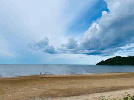 ขาย ที่ดิน หาดทรายสวยสะอาด ไม่มีโคลน เดินลงทะเลได้เลยติดทะเลอ่าวน้อย 5 ไร่ 45 ตร.วา เหมาะสำหรับบ้านพักตากอากาศชิวๆ หรือทำธุรกิจ รูปที่ 4